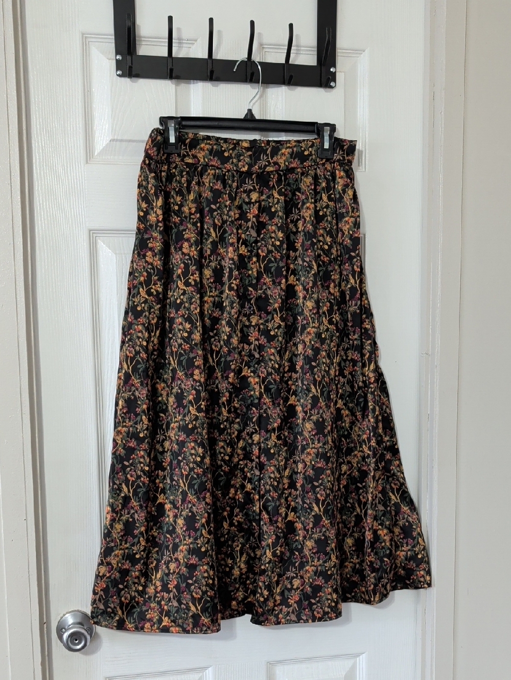 SHEIN Black Midi Skirt with Autumn Floral Print